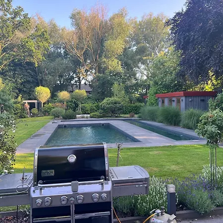 Manor House With Pool Area منزل للإقامة *