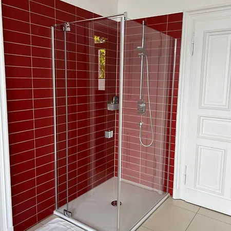 Doppelzimmer In Mit Poollandschaft, Sauna, Fitness Und Whirpool Homestay *