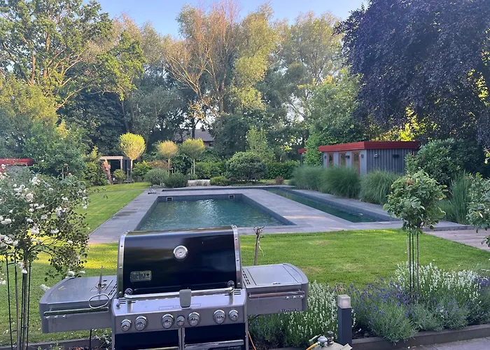 Manor House With Pool Area Pansiyon *