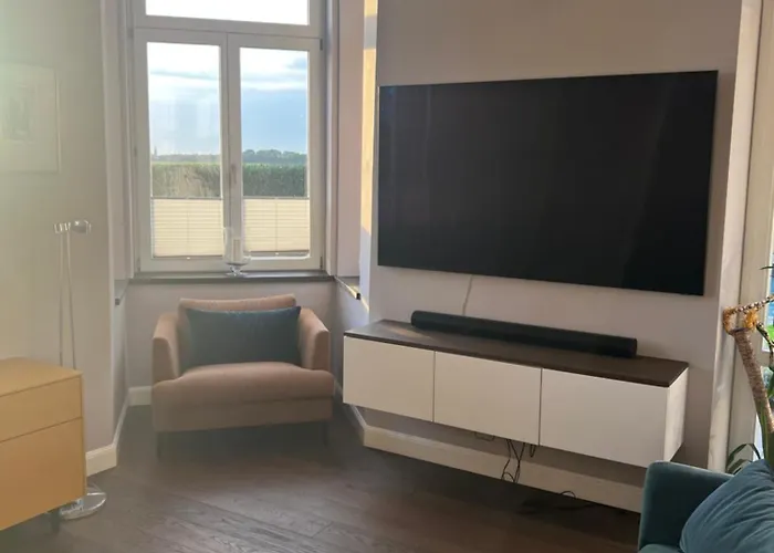 Manor House With Pool Area Pansiyon