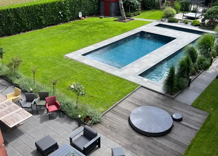 Manor House With Pool Area